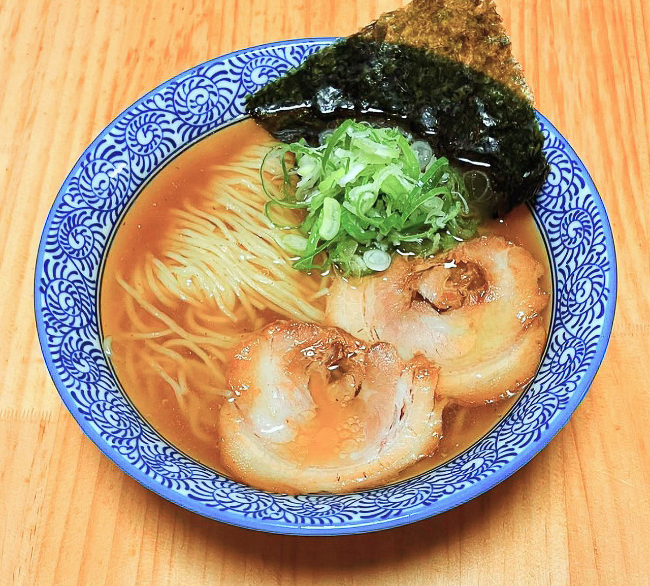 〈嫁の中華そば〉の「煮干し中華そば」