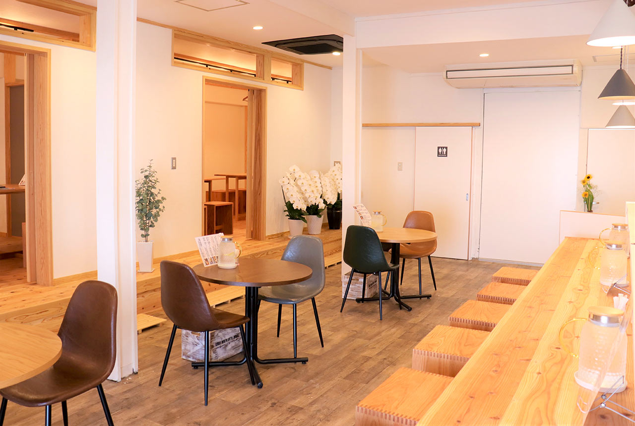〈うしとさかな〉の店内
