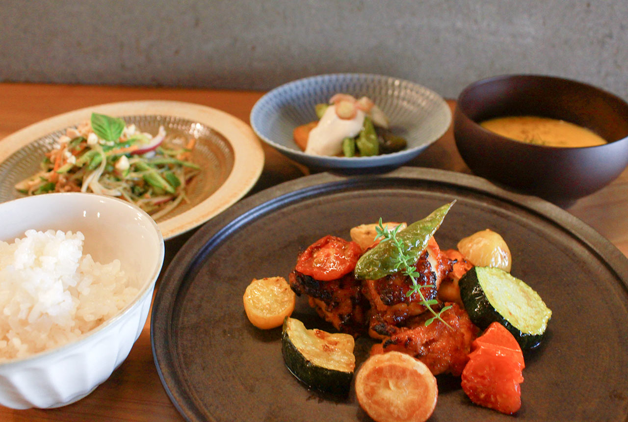 〈食感農園 Kaze to Ne -カゼトネ-〉の月替わりの「お昼ごはん」