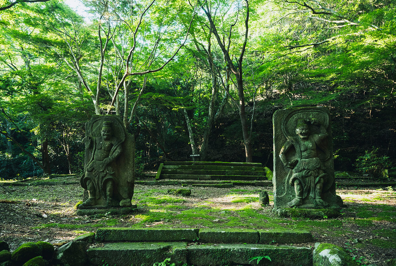 旧千燈寺跡の2つの仁王像