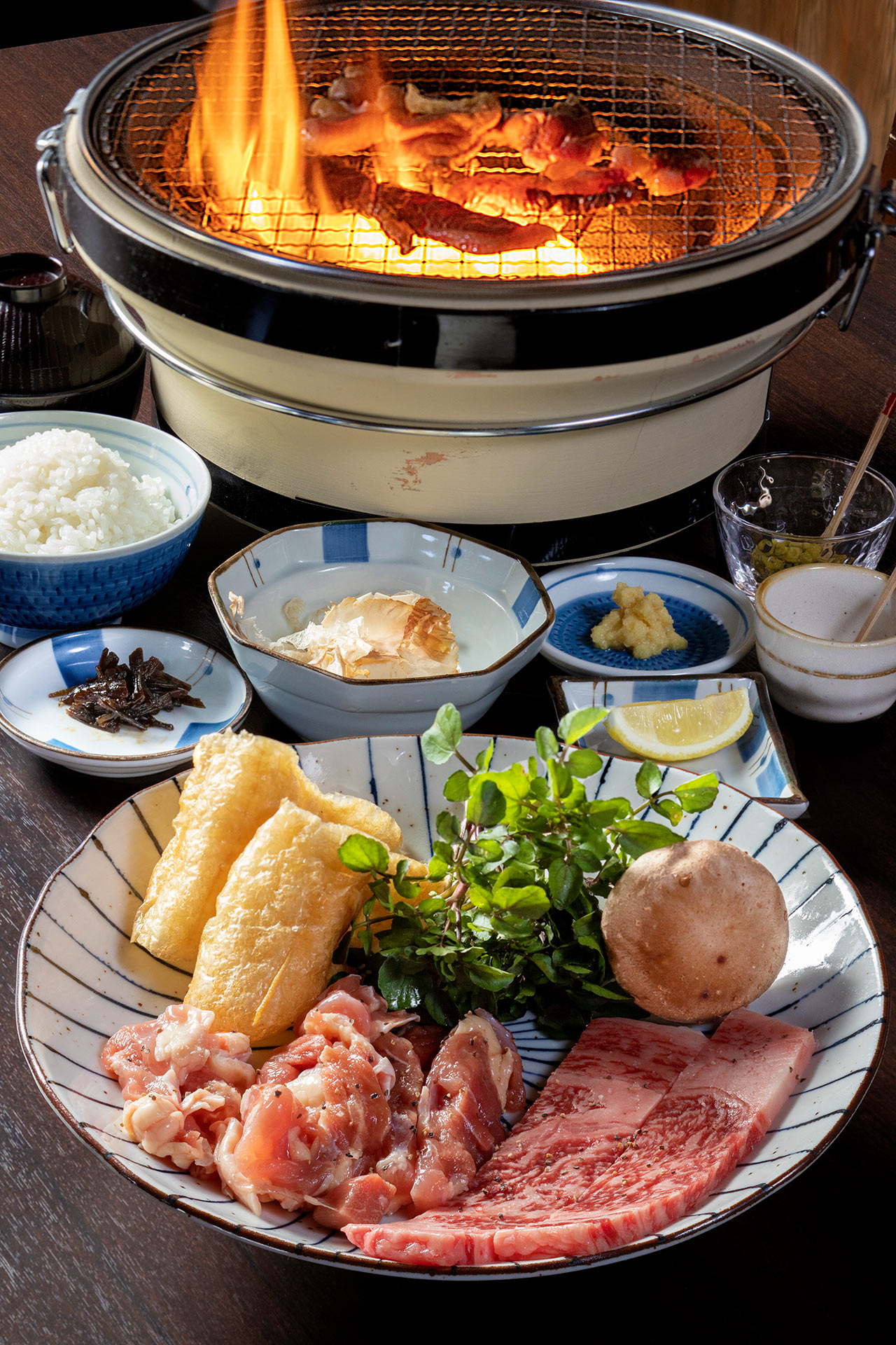 七輪で肉や野菜を焼く「啓修庵御膳」