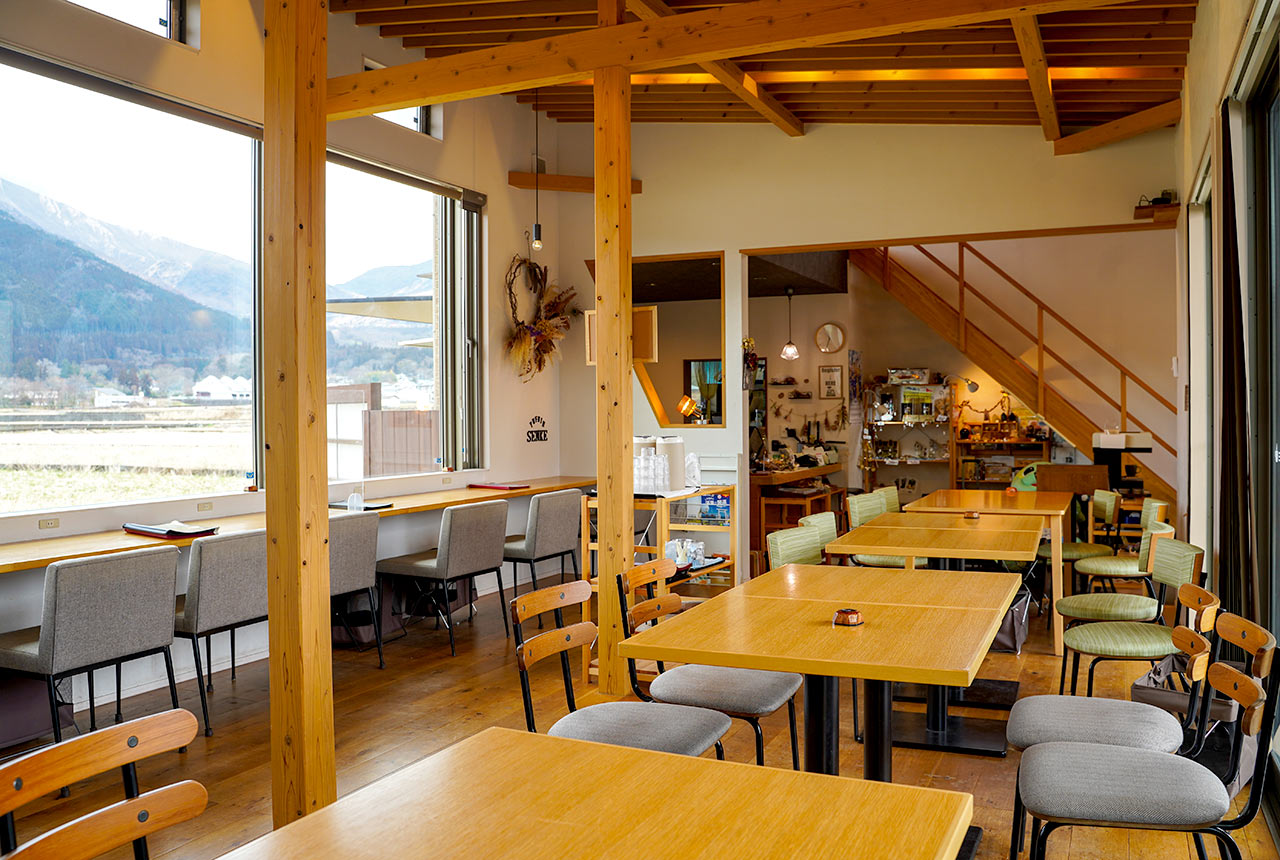〈湯布院千家〉の店内