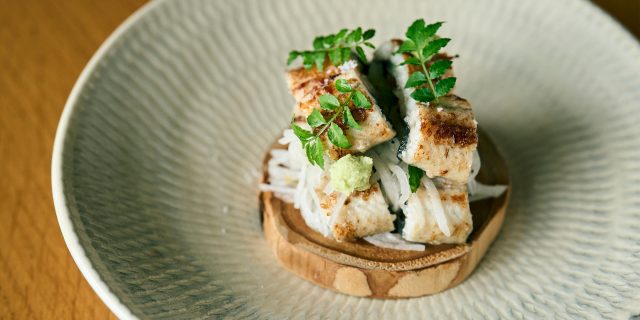 「鰻白焼きと日田梨山椒和えの重ね盛り」