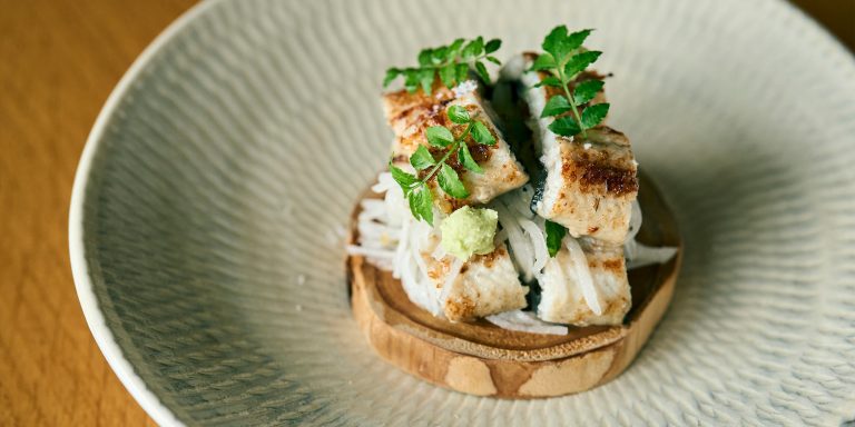 「鰻白焼きと日田梨山椒和えの重ね盛り」