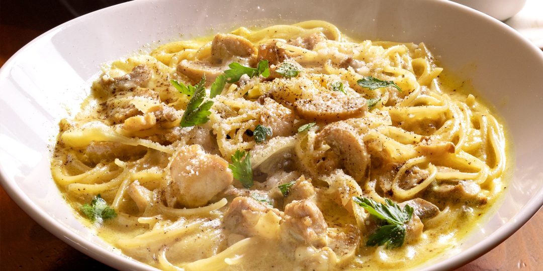 〈balena〉のパスタ「若鶏とマッシュルームのカレー風味」