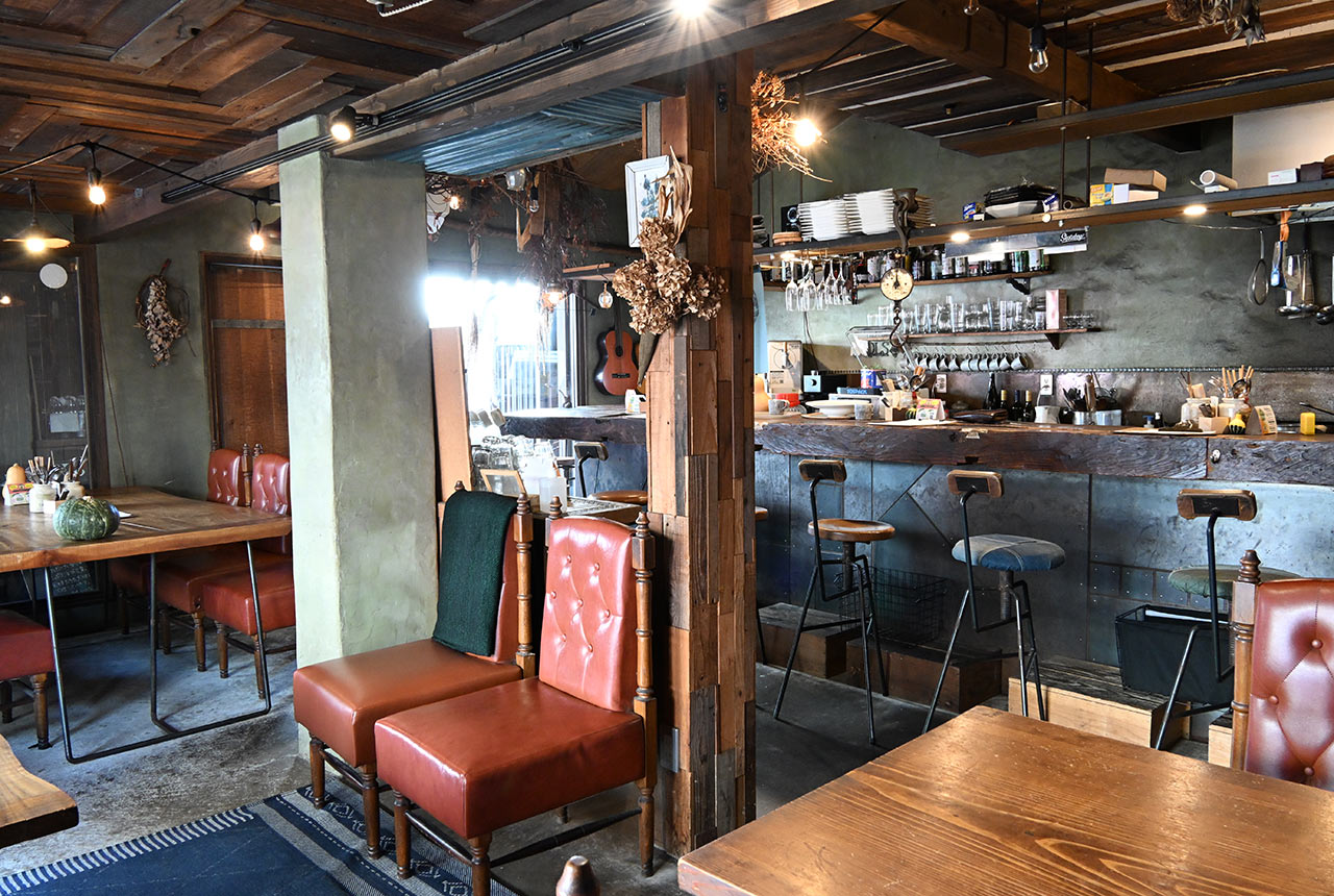 〈Kana’ｓ kitchen at RecaD〉の店内