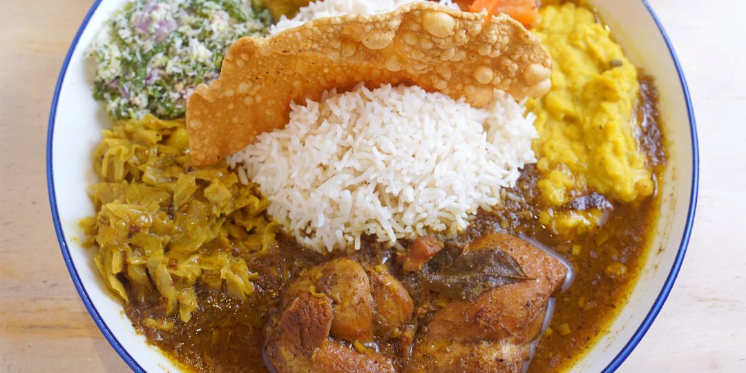 〈GALLE TASTE RESTAURANT〉の「チキンカレープレート」
