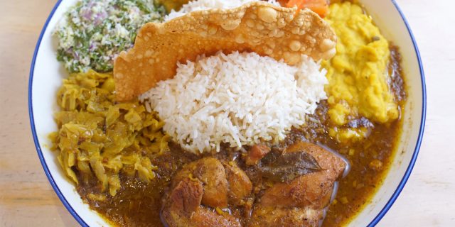 〈GALLE TASTE RESTAURANT〉の「チキンカレープレート」