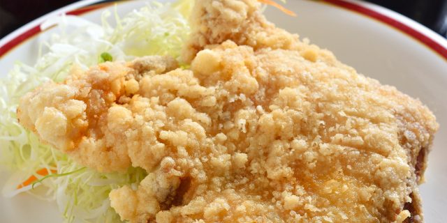 〈天神丸福〉の「からあげ定食（もも）」