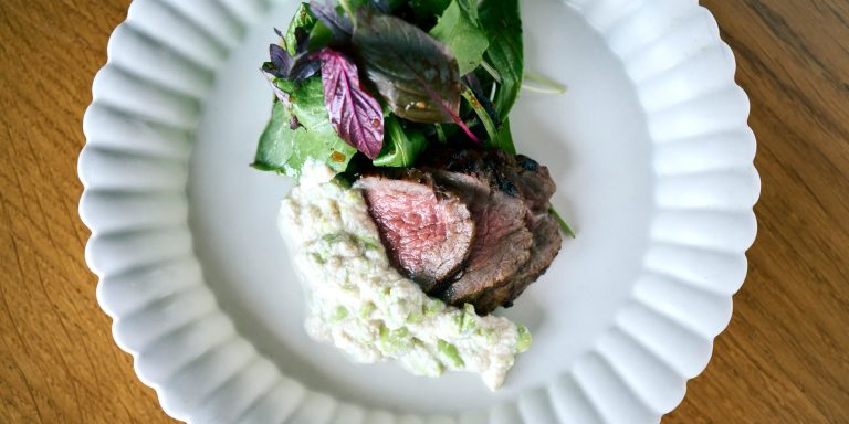 「おおいた和牛塩麹漬けのステーキ 臼杵のフムス」