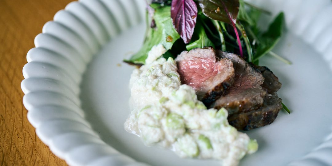 「おおいた和牛塩麹漬けのステーキ 臼杵のフムス添え」