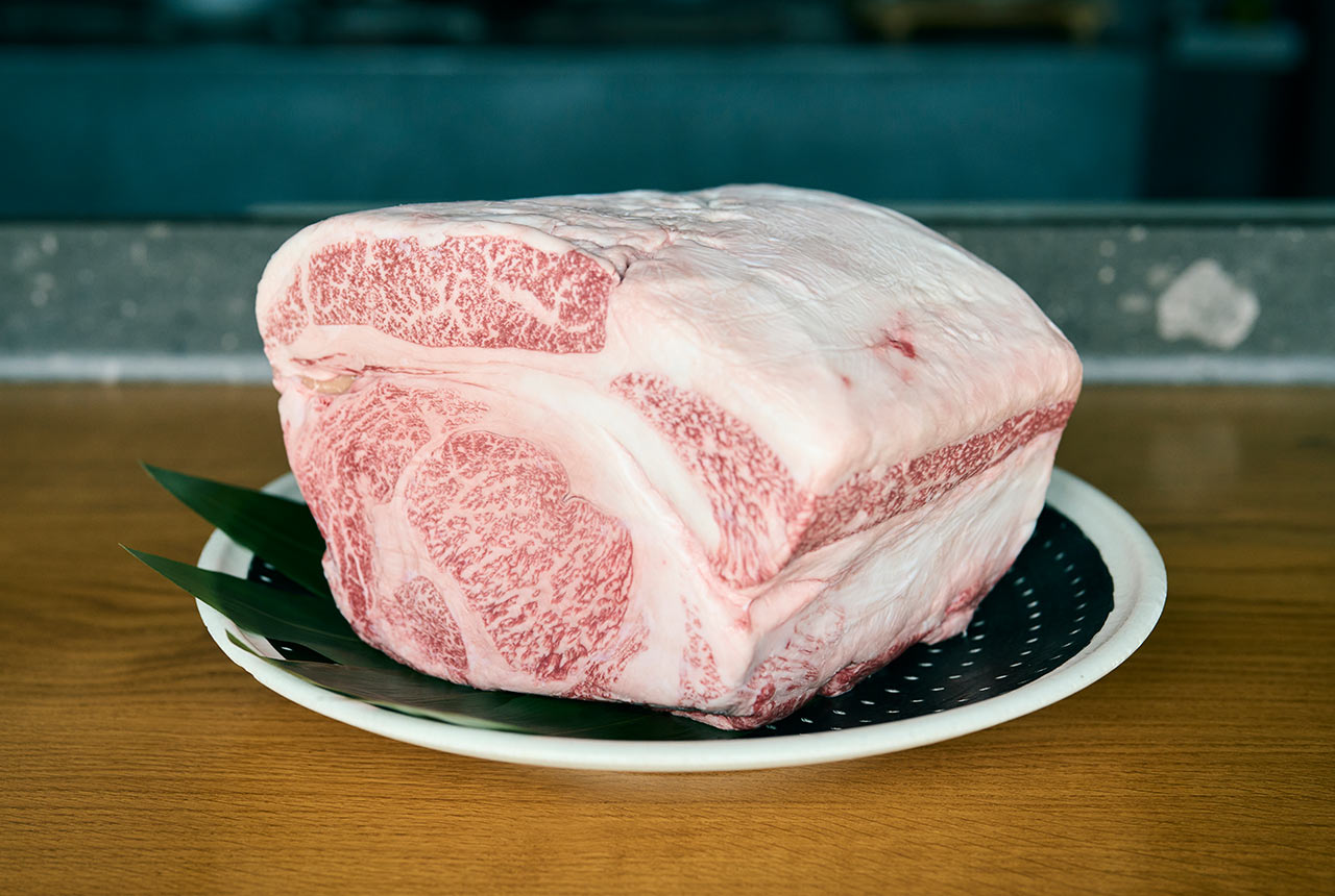 〈おおいた和牛〉のリブロースの塊肉