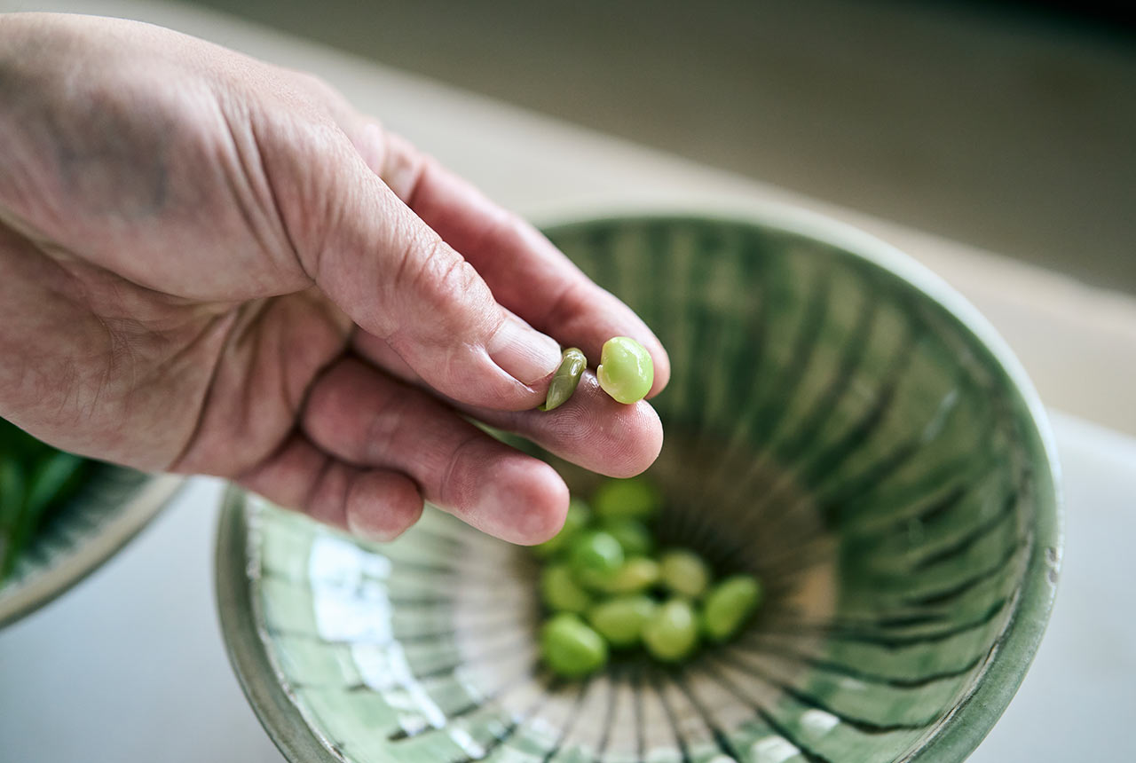 薄皮をむいた枝豆