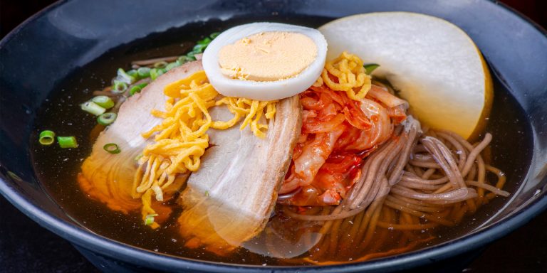 〈春香苑〉の冷麺