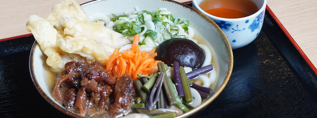 〈あいのせ茶屋〉の「あいのせうどん」