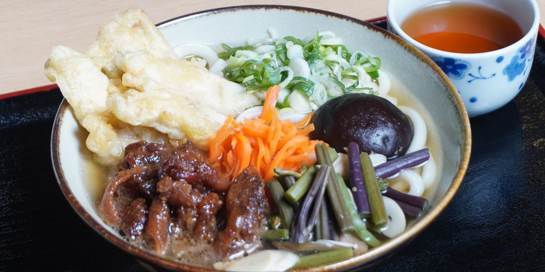 〈あいのせ茶屋〉の「あいのせうどん」