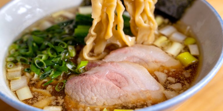 〈中華蕎麦 はせ川〉の「手もみ中華蕎麦」