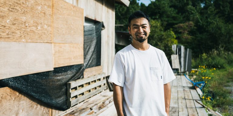 〈喫泡うたかた〉を営む桑島孝彦さん