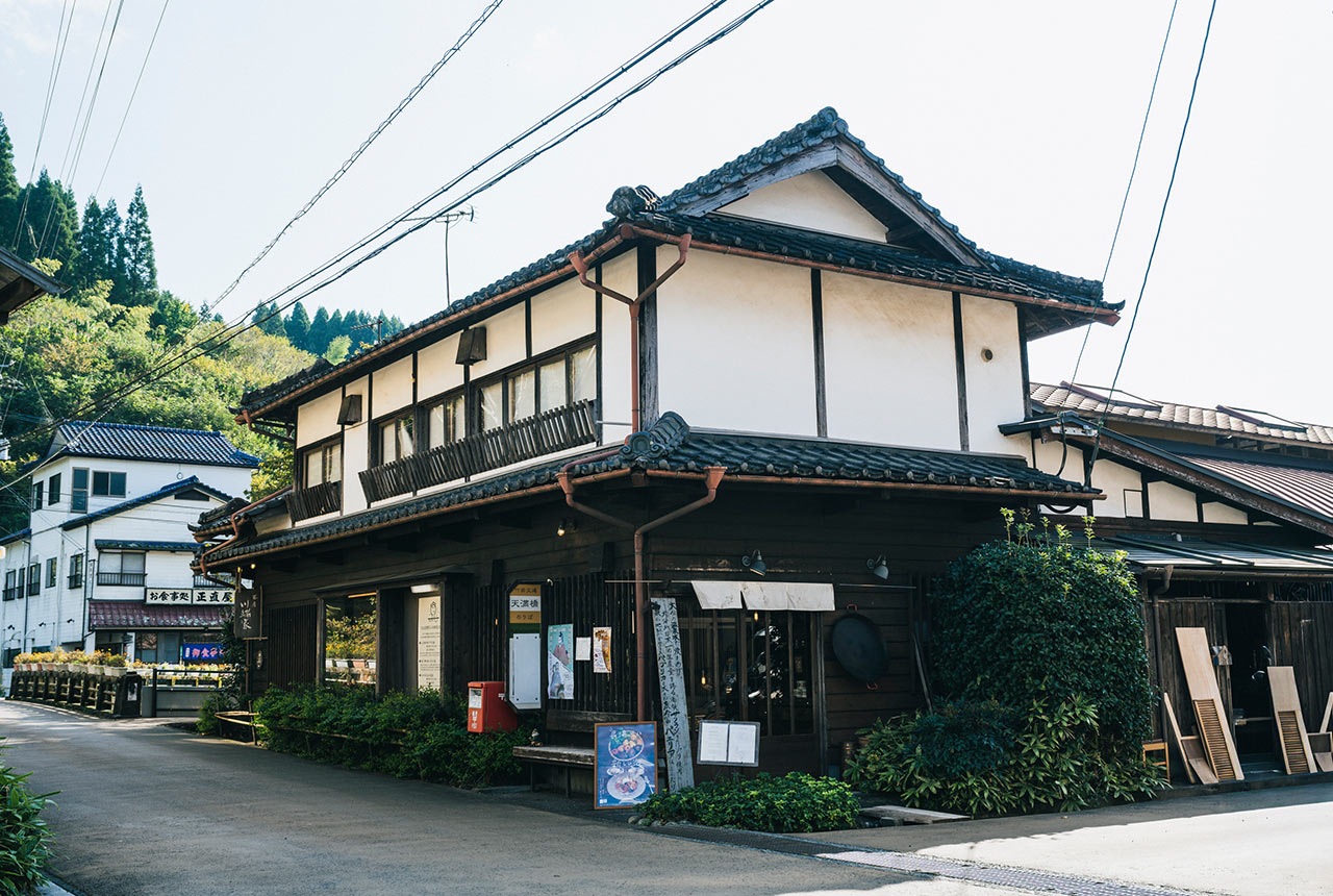 〈喫泡うたかた〉の外観