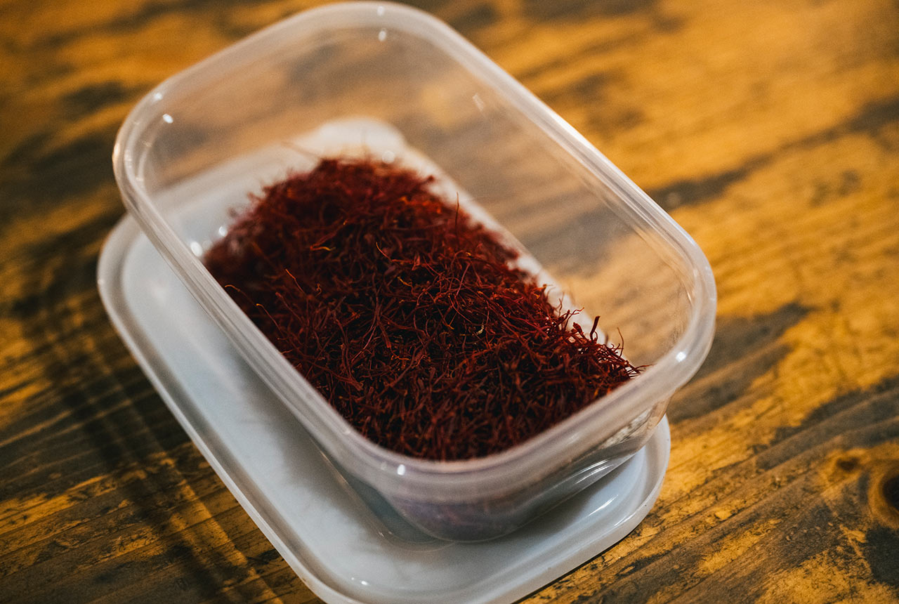 容器に入ったサフラン