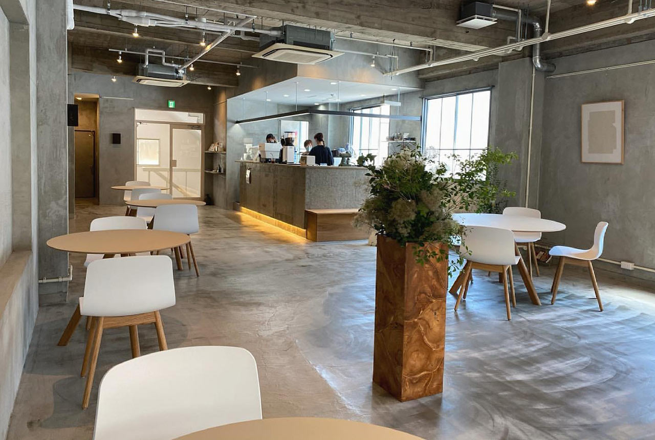 〈10 COFFEE BREWERS〉の店内