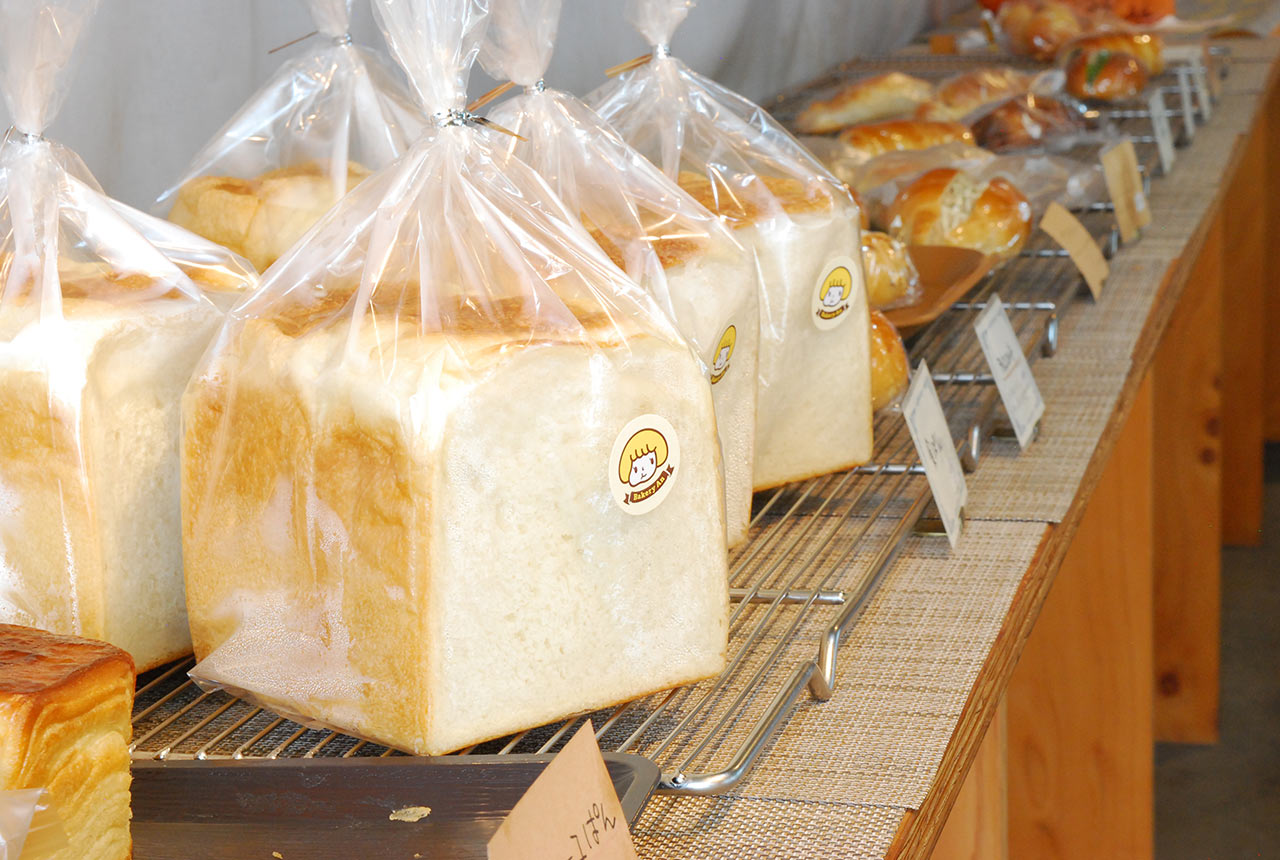 〈ベーカリーあん〉の食パン