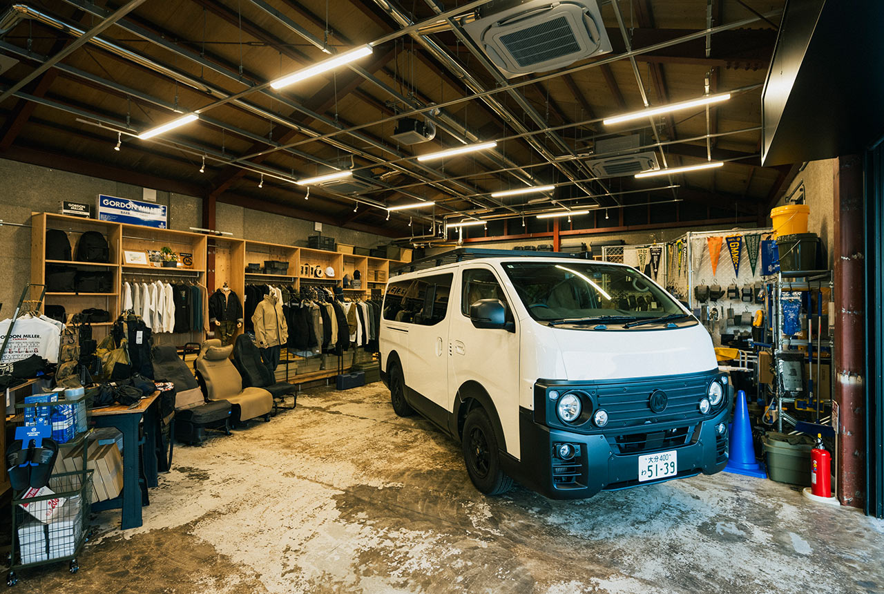 レンタルバンが入り込むGORDON MILLER YAMAGA店舗内観