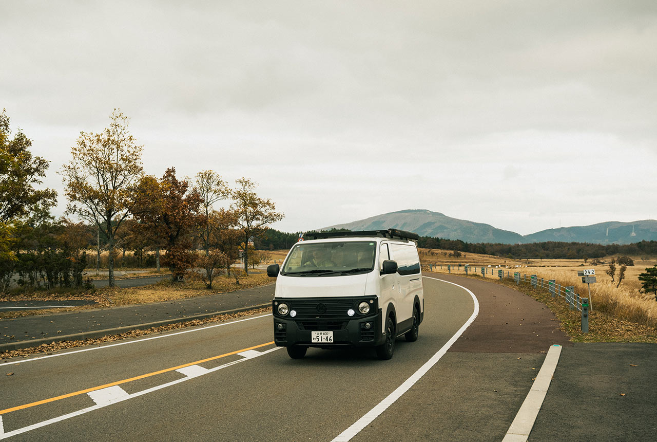 日産キャラバンをベースにしたカスタムバン〈GMLVAN V-02〉