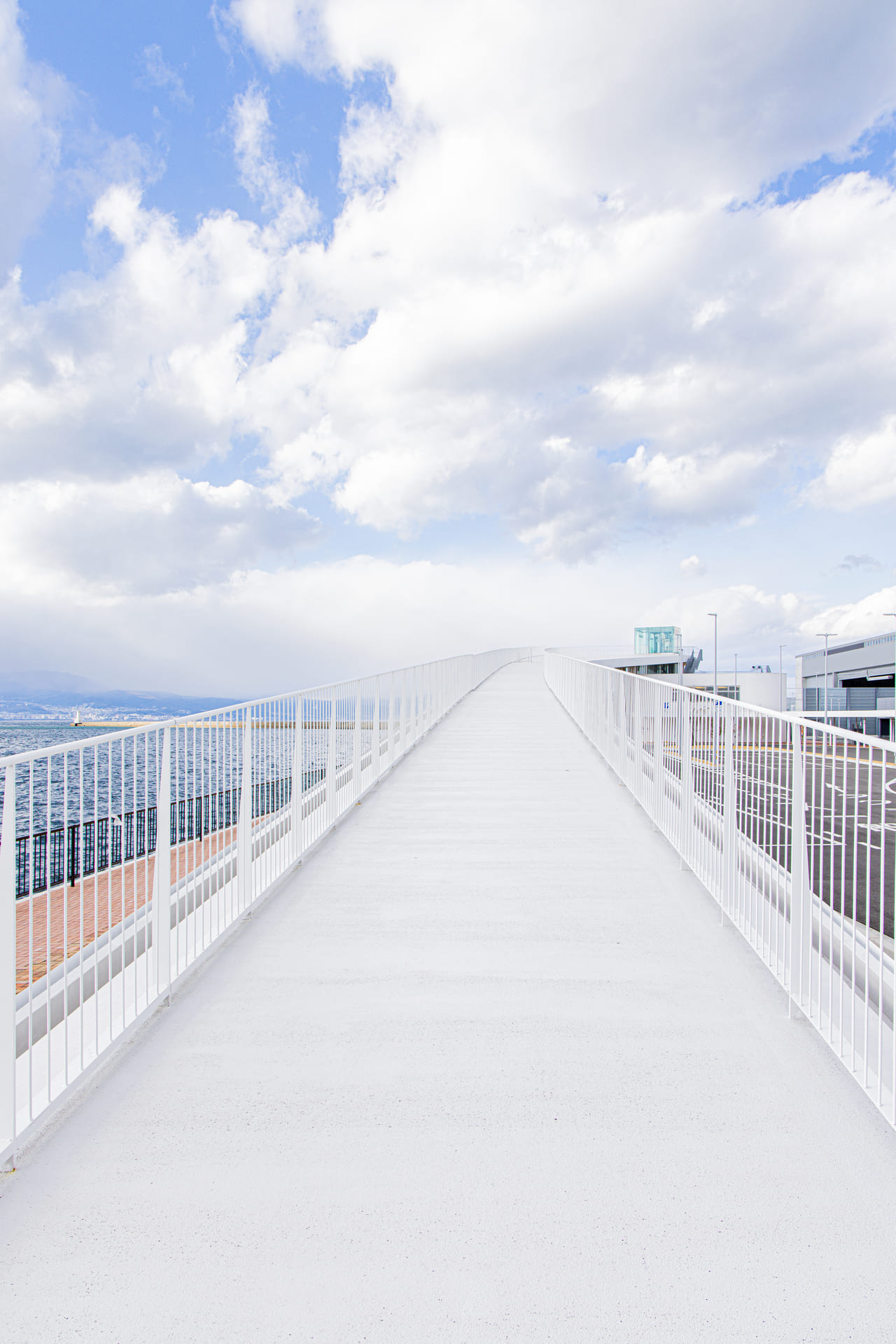 スロープ状の屋根