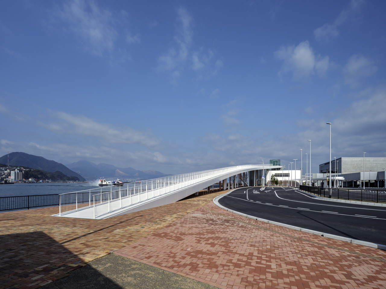 スロープ状の屋根