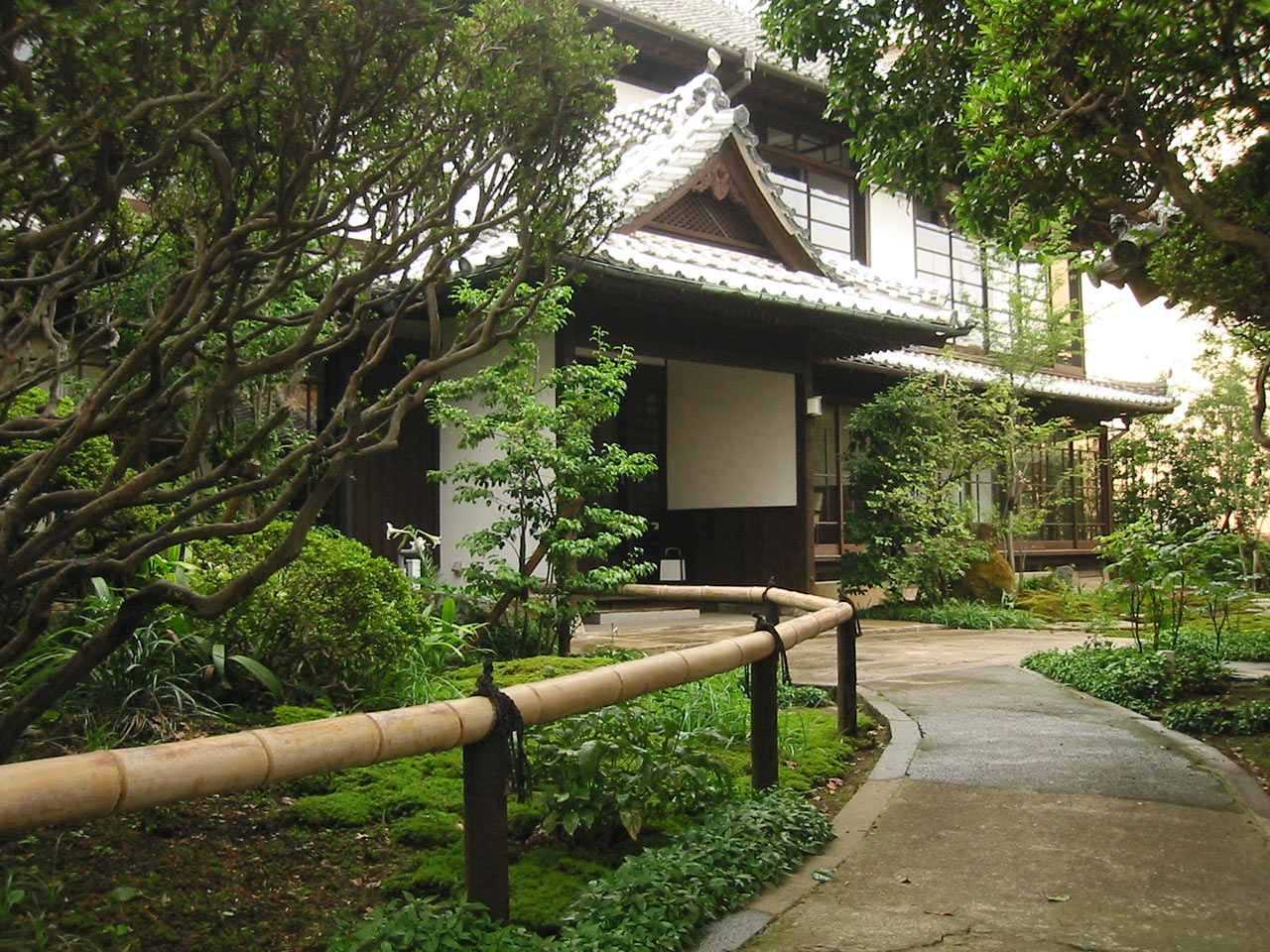 〈冨士屋一也百 ホール&ギャラリー〉の外観