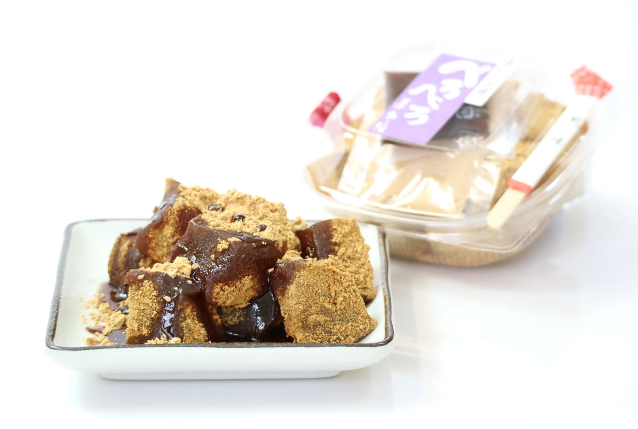 〈和菓子司 茶郎本舗〉の「本わらび餅 べろべろ」