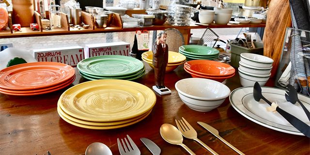 〈セキカナモノテン〉の店内