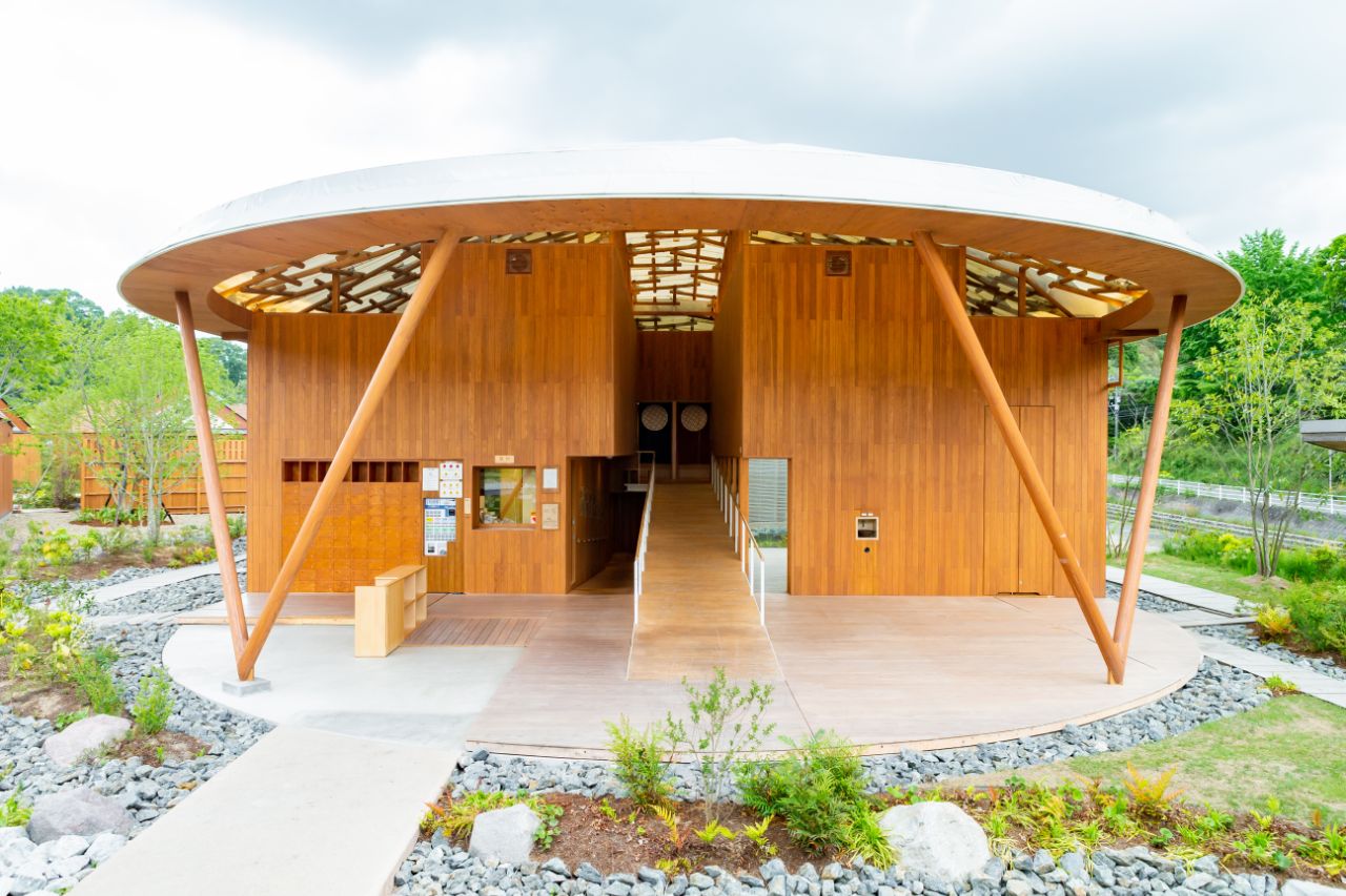 〈クアパーク長湯〉外観。