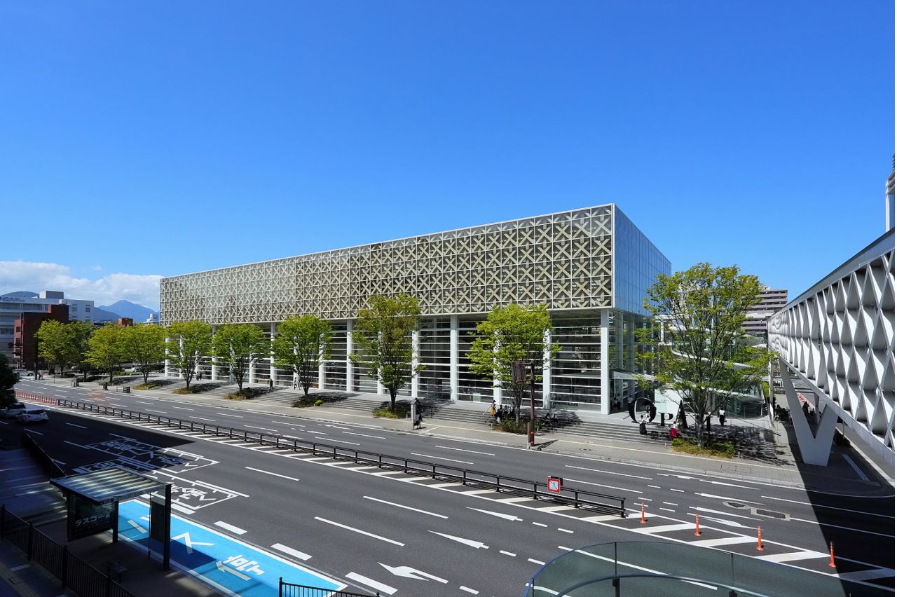 大分県立美術館の外観