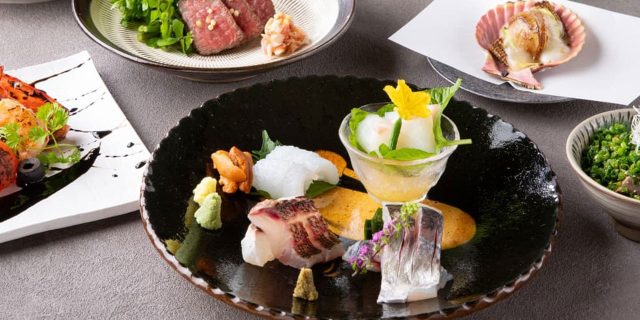 坐来大分のディナーコースの料理が並ぶ