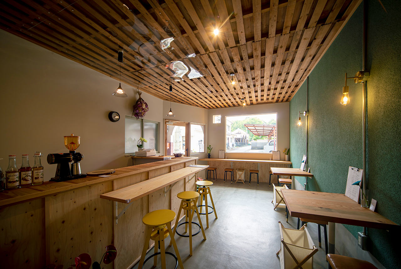 〈+met.〉の店内