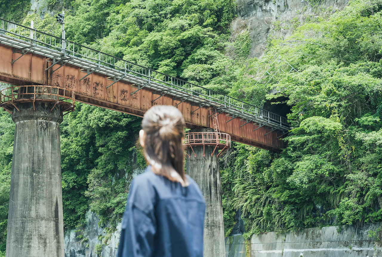 「岩戸の景観」の鉄橋