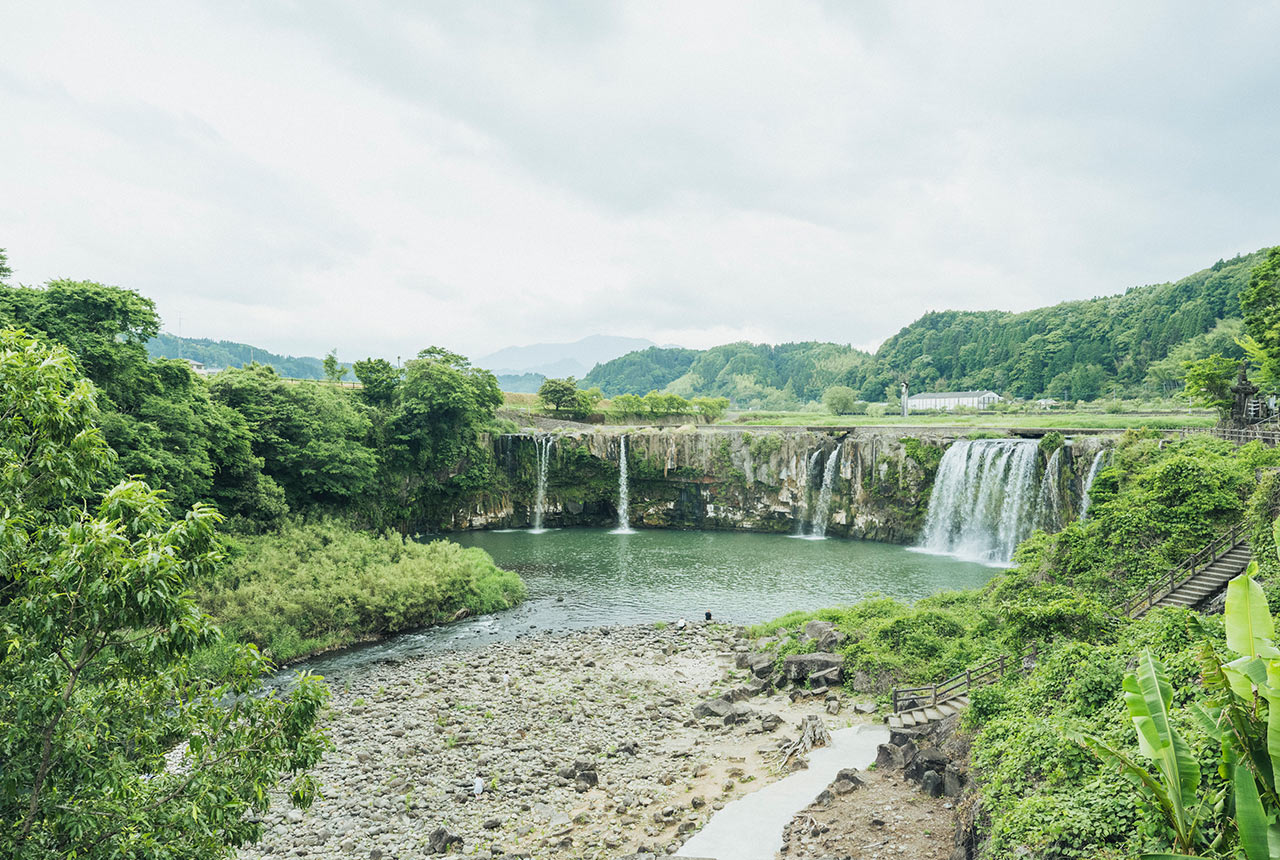 「原尻の滝」の遠景