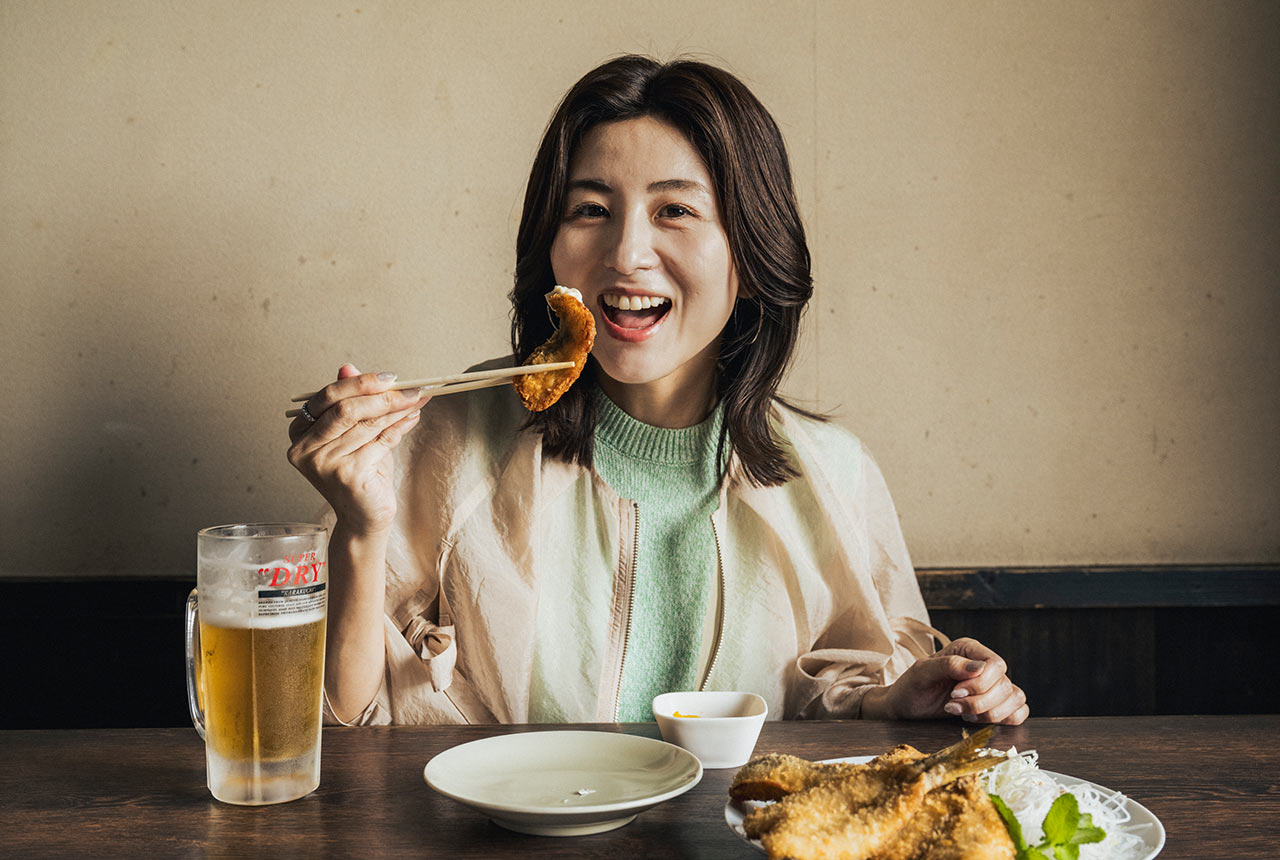 フライとビールを味わい中