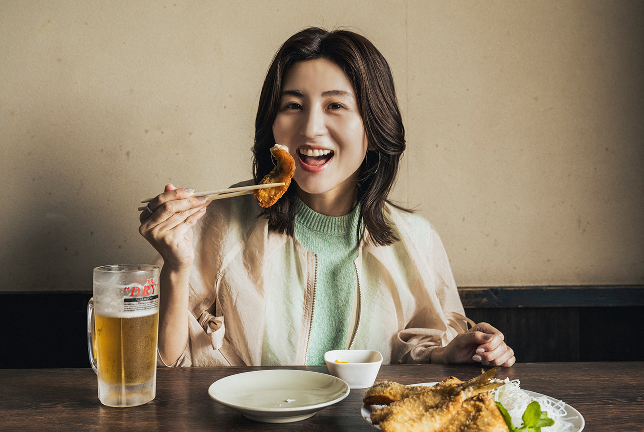 フライとビールを味わい中