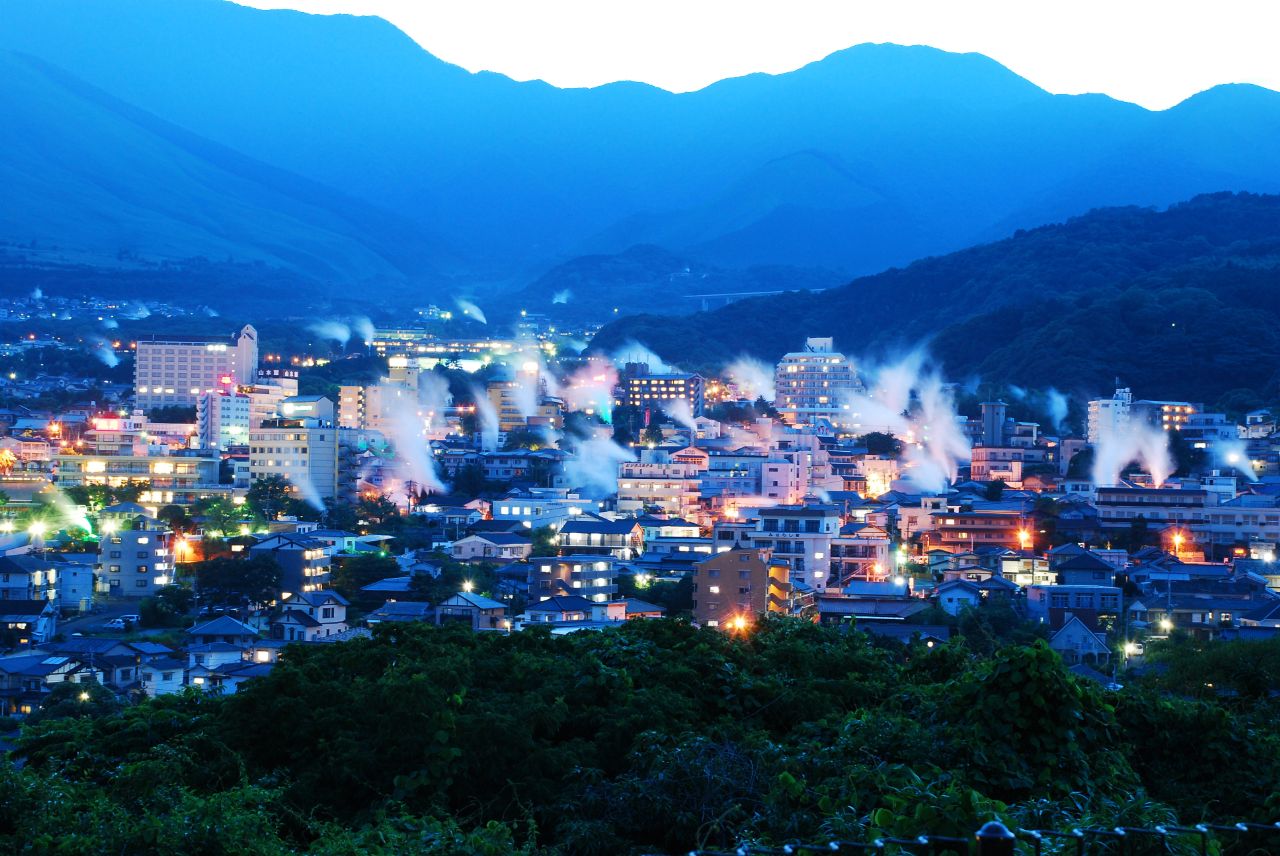湯けむりがあがる別府の温泉街