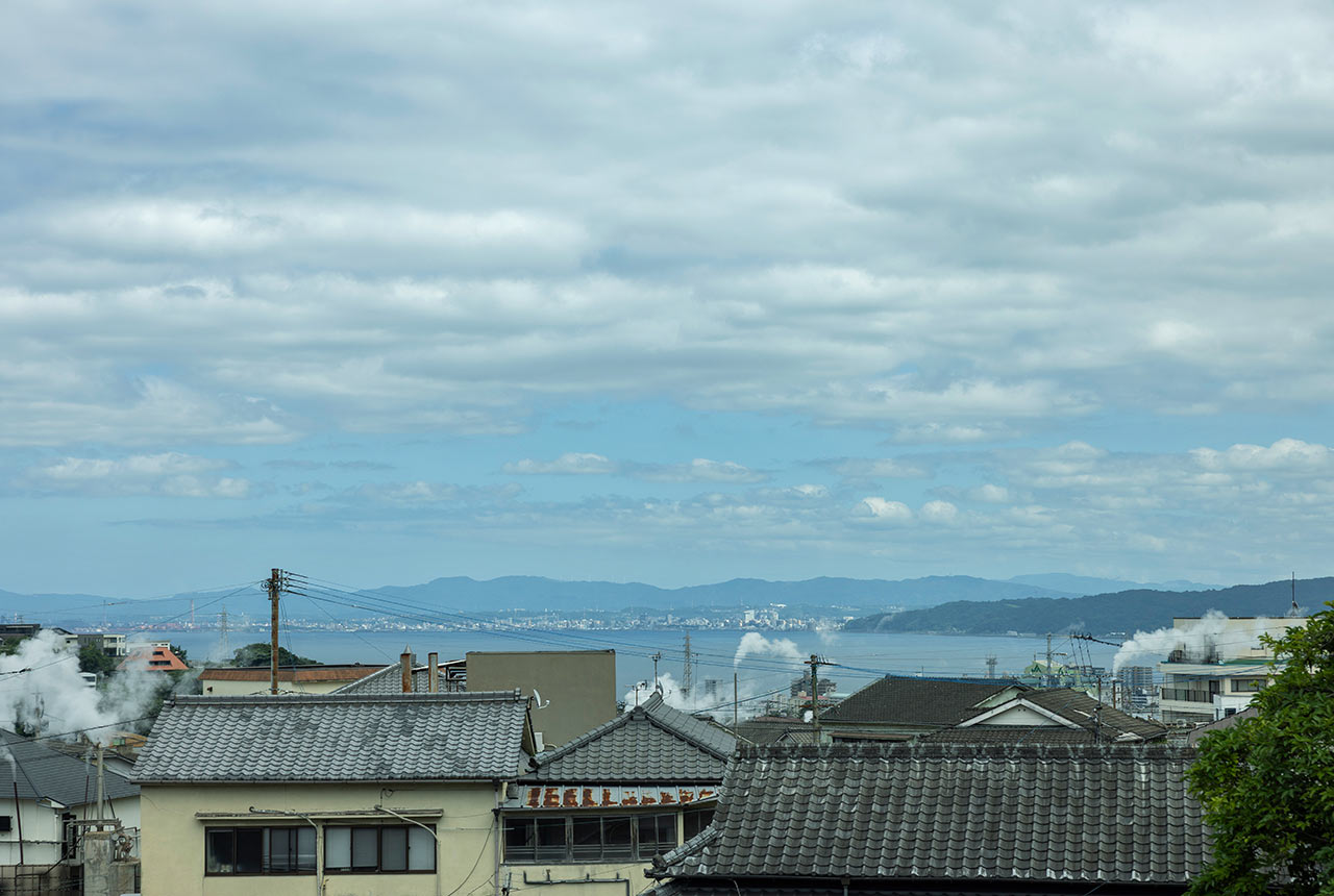 鉄輪地区の高台から見える別府湾の景色