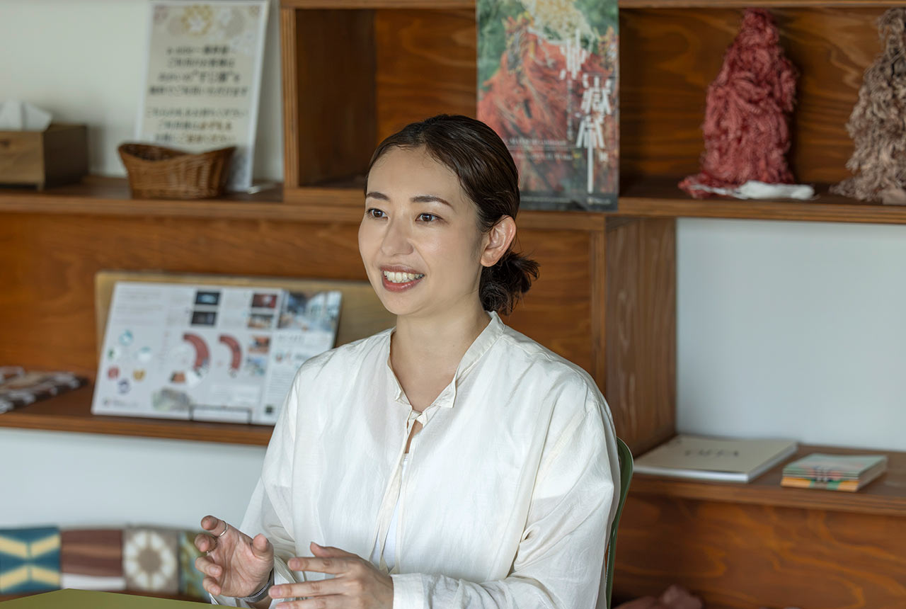 インタビュー中の池田佳乃子さん